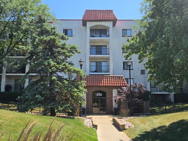 Building Photo - 350 Plum Creek Dr