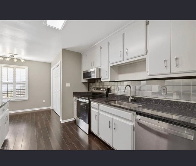 Photo - 744 Flagship Dr