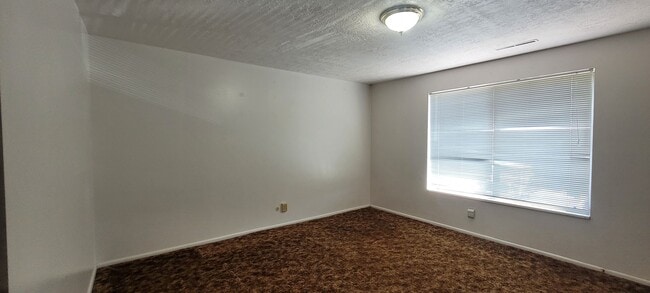 Photo - SINGLE FAMILY HOUSING -  2 bed/1 bath just off of University Parkway in Orem Unit 2