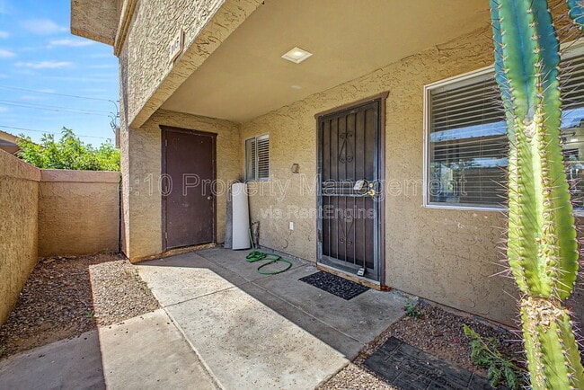 Photo - 4050 E Cactus Rd Unit 105