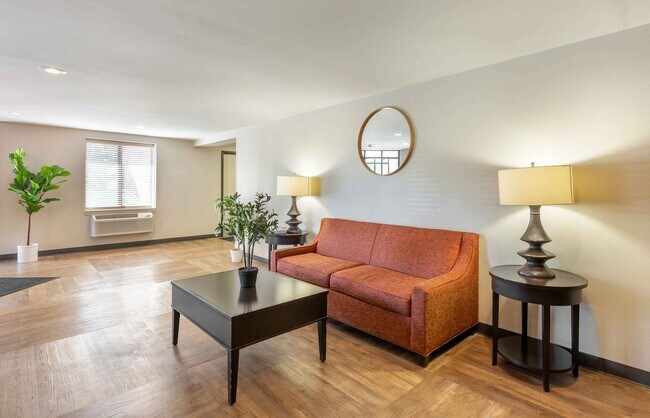 Furnished Studio-Cleveland - Middleburg Heights