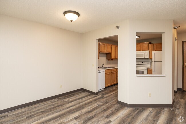 2BR, 2BA - 960SF - Dining Area