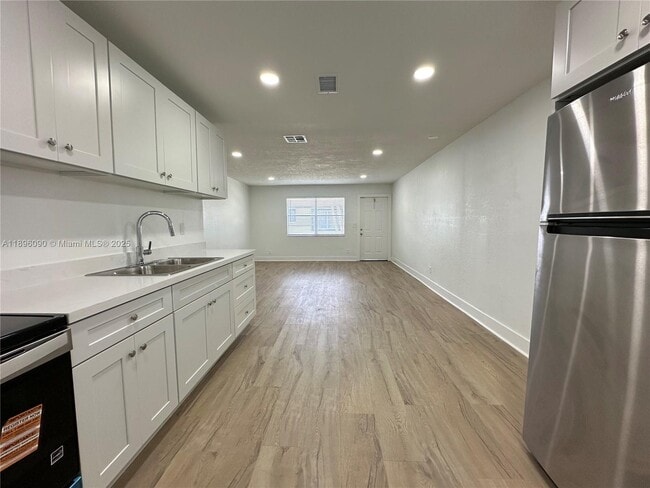 Building Photo - 116 NW 2nd Ave Unit A