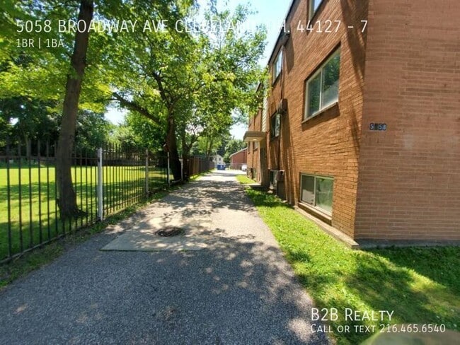 Building Photo - 5058 Broadway Ave Unit 7