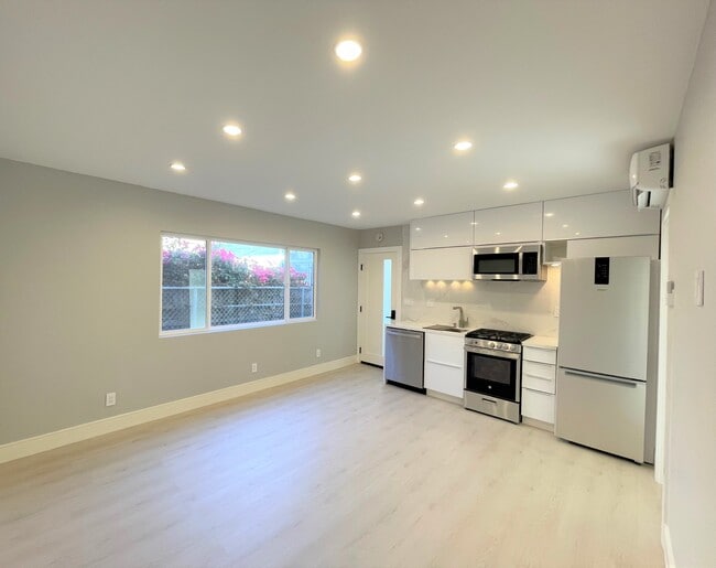 Building Photo - 36 Paloma Ave Unit B Rental