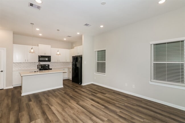 Photo - 9910 Clark Rd