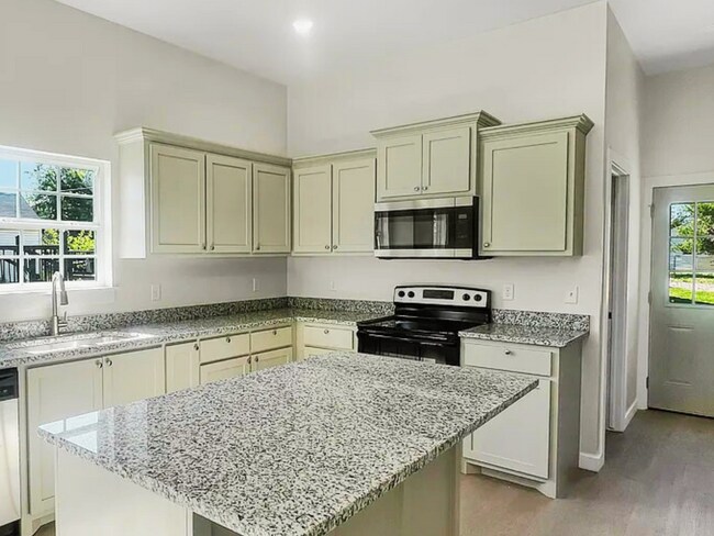 Photo - Bright & Stylish 3-Bed, 2-Bath Duplex in L...