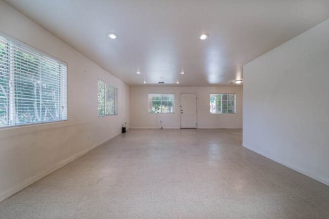 Photo - 730 Pine Ave