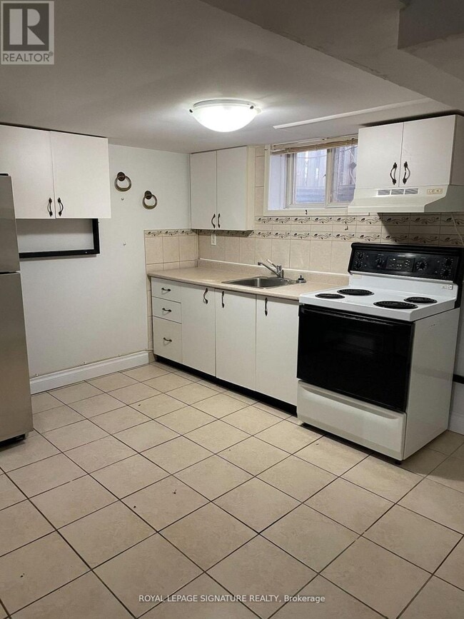 Photo - 8 Thorncroft Crescent