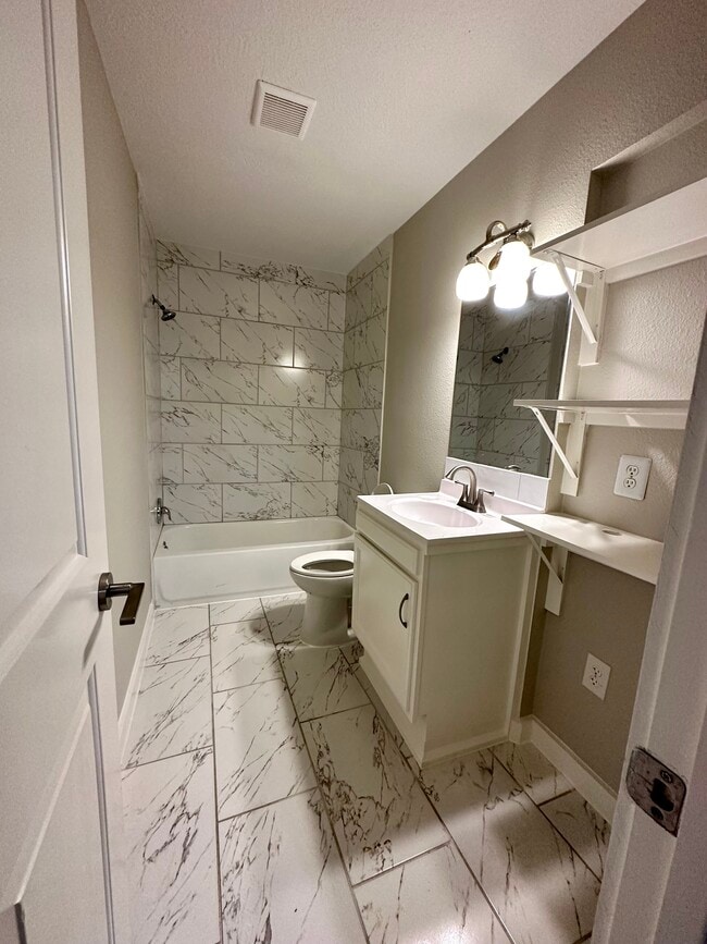 Photo - 1810 Edgewood St