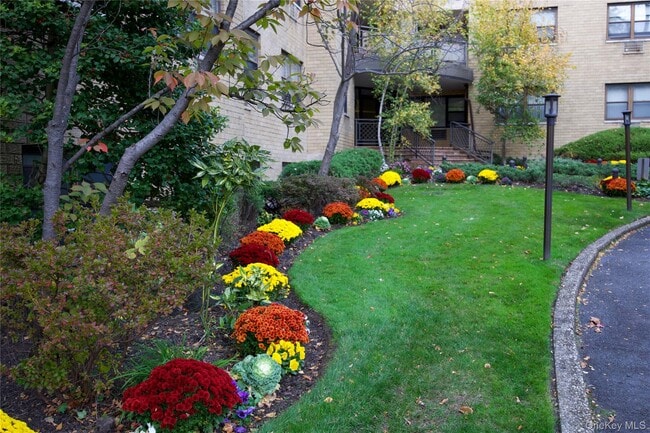 Building Photo - 5 Schenck Ave Unit 1i