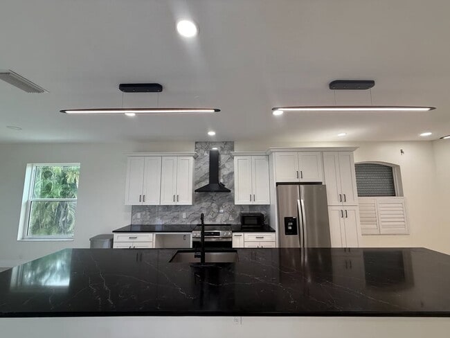 Photo - 1550 Center Rd