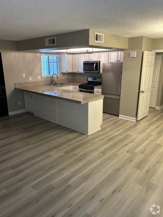 Building Photo - 101 Luna Way Unit Condominium