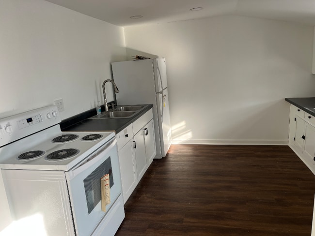 Photo - 1045 N Main St Unit 1045 Apt B