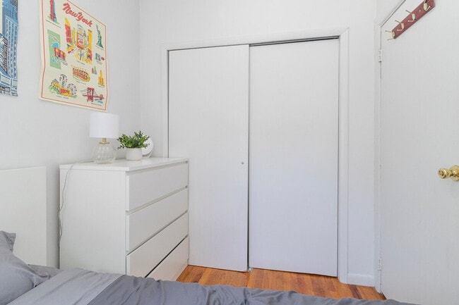 Photo - 315-317 East 95th Street-SI ID1032046P Unidad SI ID1032046P