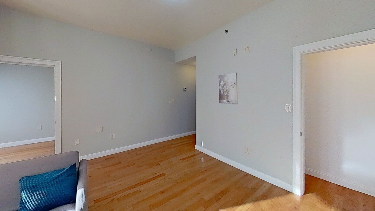 Photo - Private bedroom in 3 bed/1 bath Home