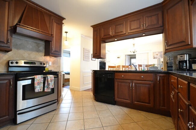 Building Photo - 90 Hobart St Unit 1 Rental