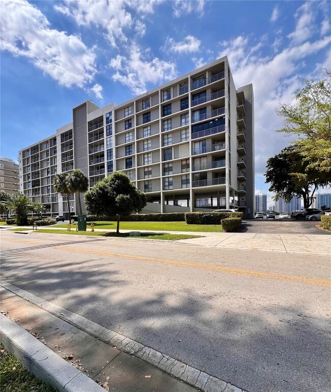 Building Photo - 17600 N Bay Rd Unit N304 Rental