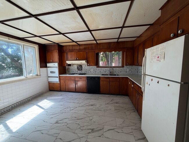 Building Photo - 30 Pinckney St Unit 30 Pinckney