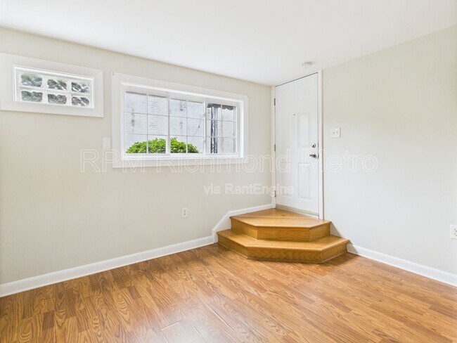 Building Photo - 4032 MacArthur Ave Unit B Rental