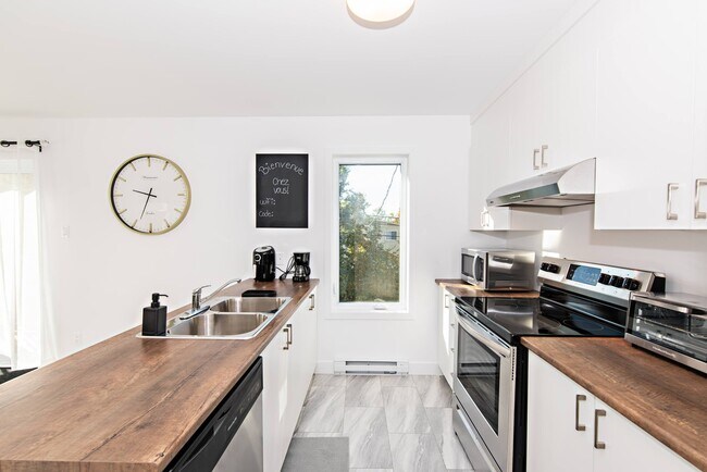 Photo - Roland-Audet