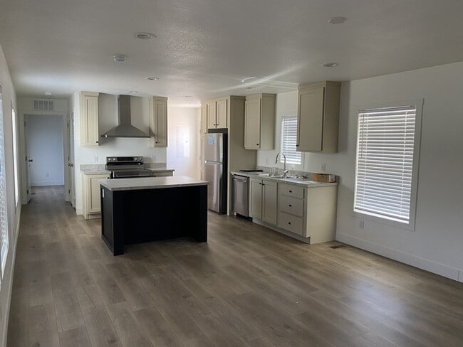 Photo - 2060 N Center St