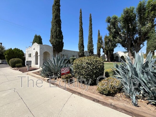 Building Photo - 266 W Belleview Ave Unit #3