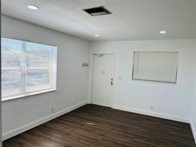 Photo - 1301 N 12th Ct Unit 11B