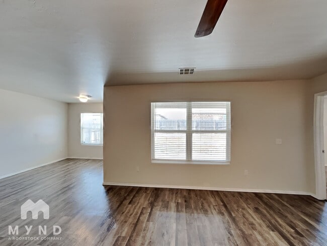 Photo - 1921 Hannah Ln