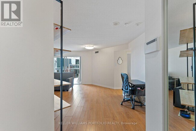 Photo - 705 King St W Unité 601