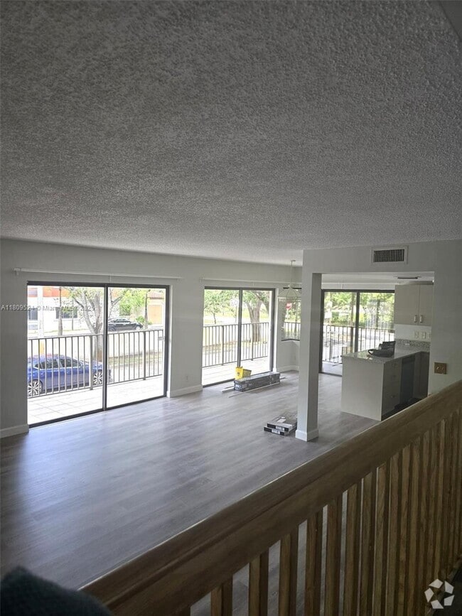Building Photo - 4705 SW 62nd Ave Unit 201 Rental