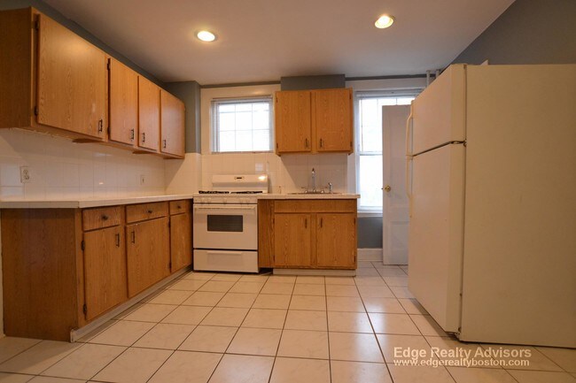22-24 Everett Sq. Unit 2