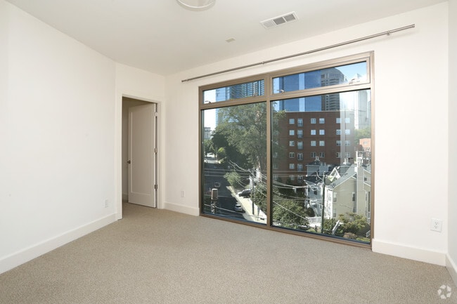 1BR, 1BA - 750 SF