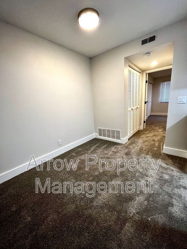 Photo - 3629 N 60th St Unidad 14