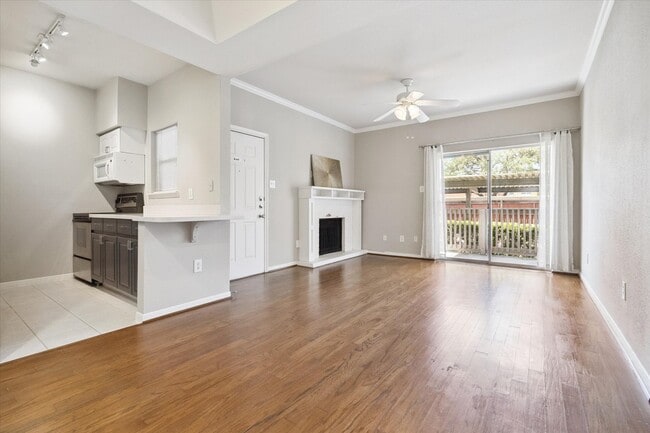 Photo - 4041 Drake St