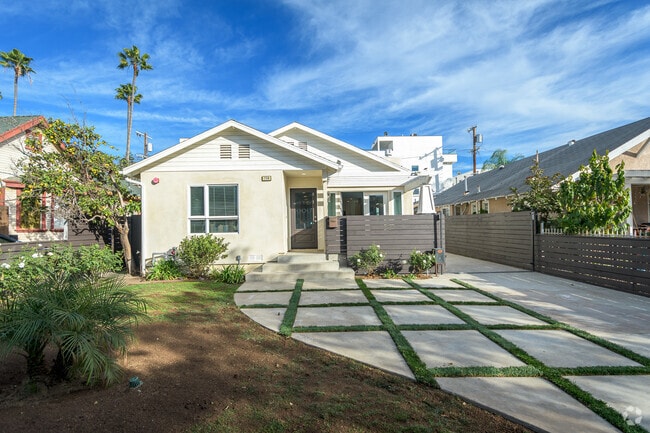Building Photo - 736 N Wilton Pl Rental