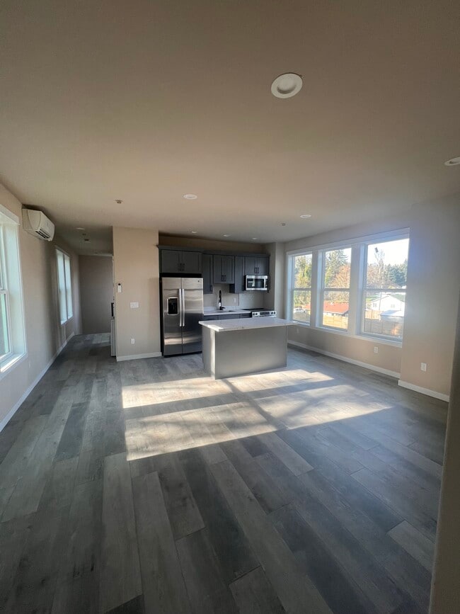 Building Photo - 11416 8th Ave S Unit Monther-In-Law