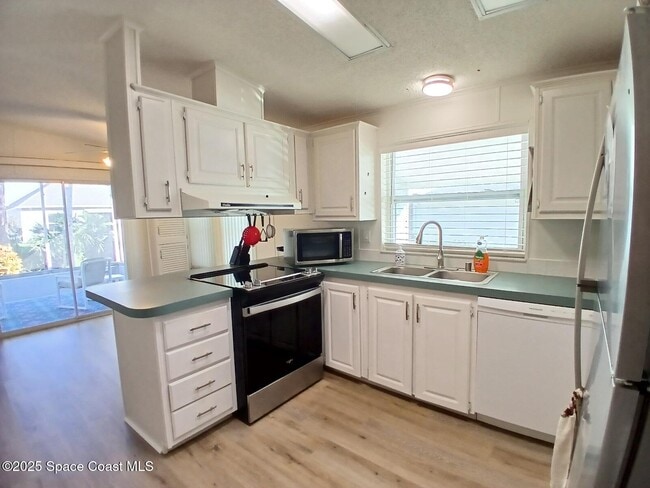 Photo - 4619 Goldfinch Ln