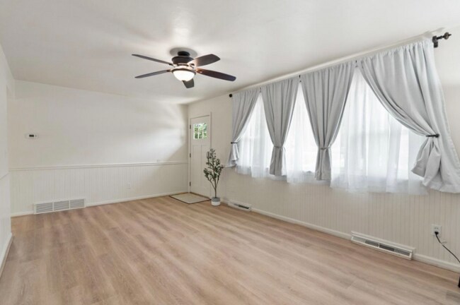 Photo - 3709 Evergreen Ln