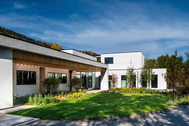 Photo - 1411 Crystal Lake Rd