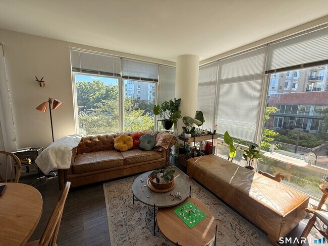 Building Photo - 301 Commons South Park Unit 384
