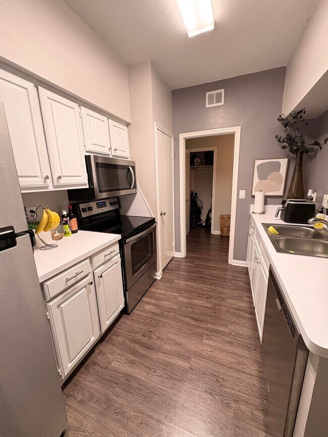 Photo - 2475 Underwood St Unidad 382