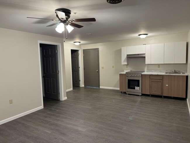 Building Photo - 355 S Main St Unit A7