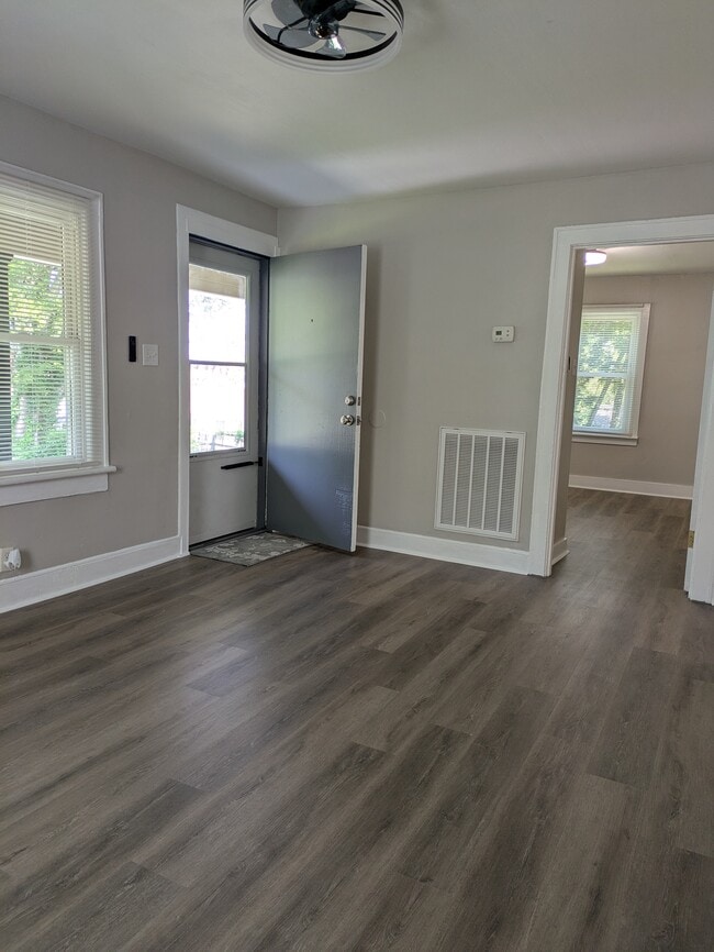 Photo - 206 Pitner Pl