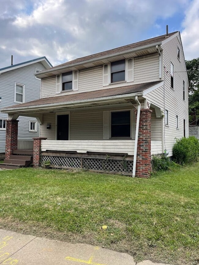 Building Photo - Three bedroom one bathroom home for rent