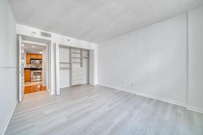 Photo - 770 Claughton Island Dr Unidad 1803