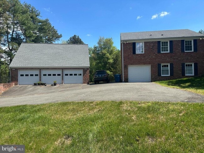 Building Photo - 703 Kentland Dr