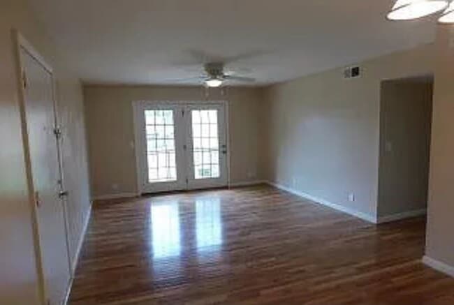 Photo - 420 Walton Ln