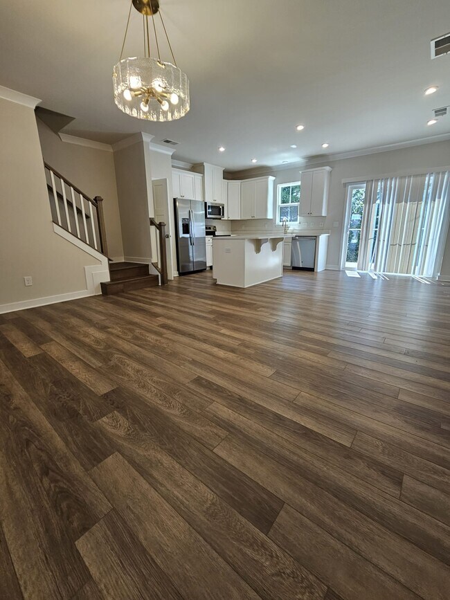 53 Connaught Ct