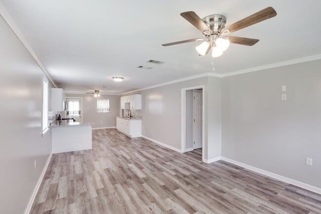 Photo - 710 Derbigny St